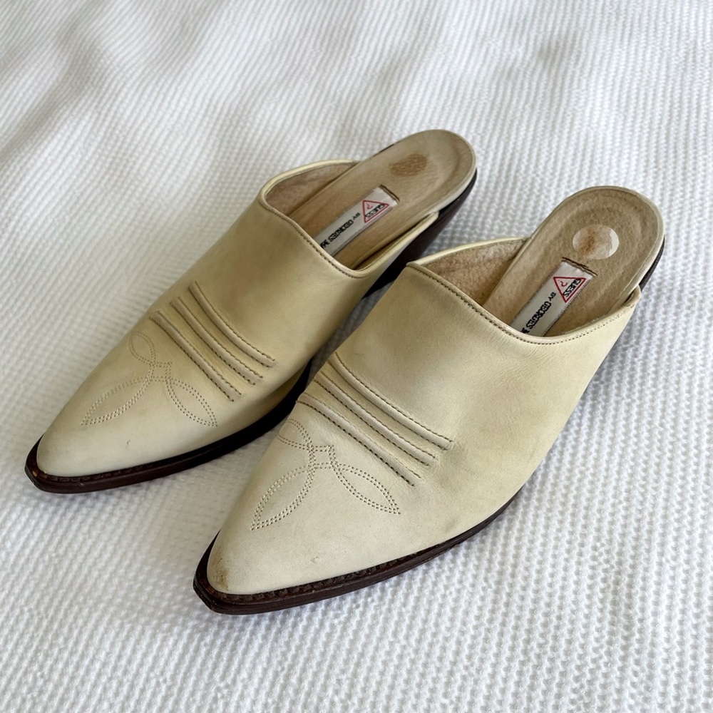 Guess Cream Western Point Toe Mules | Size Women's 7.5 (run small)